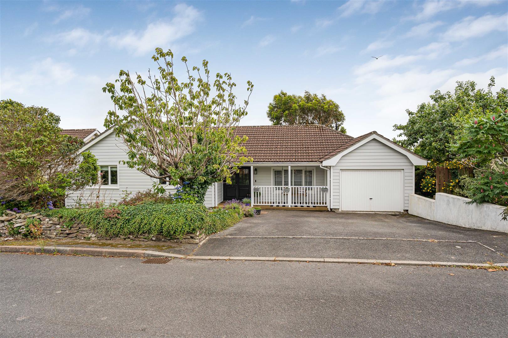 Trethiggey Crescent, Quintrell Downs, Newquay photo - 1